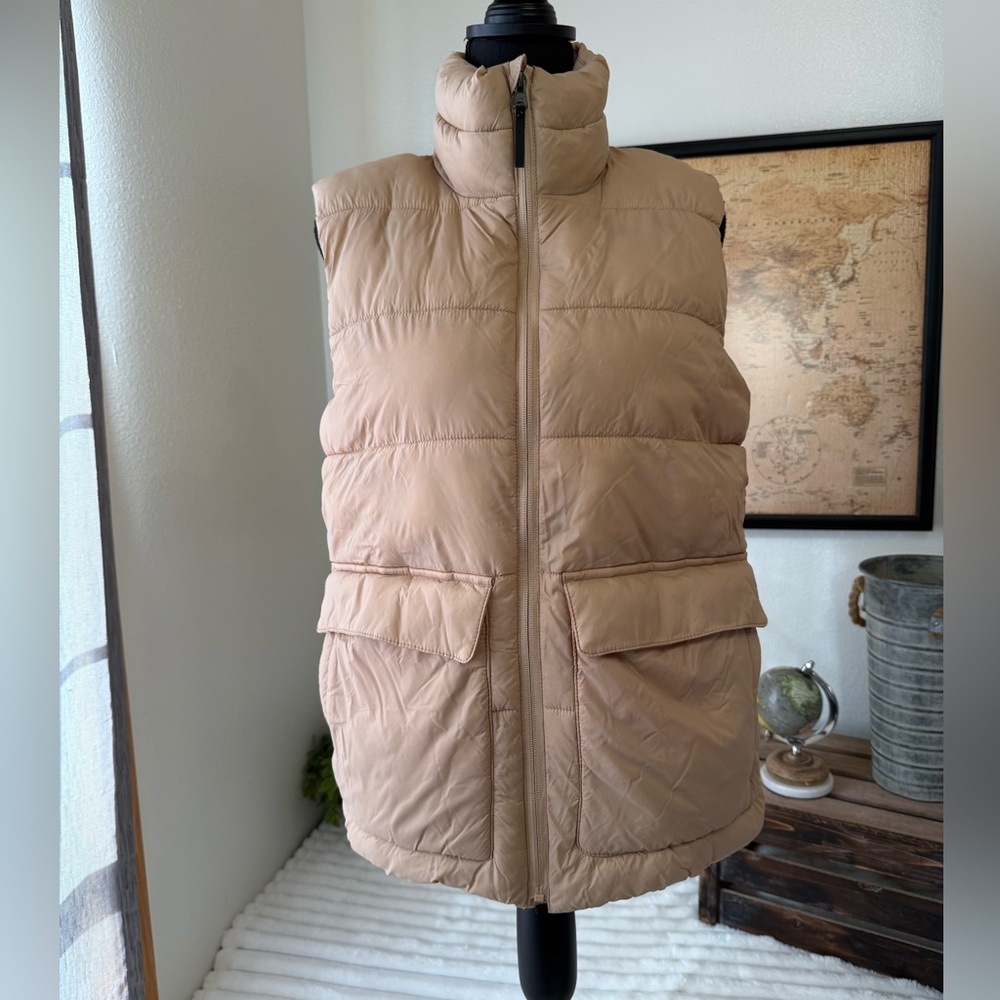Amazon Essentials faux fur lined beige vest size XS
